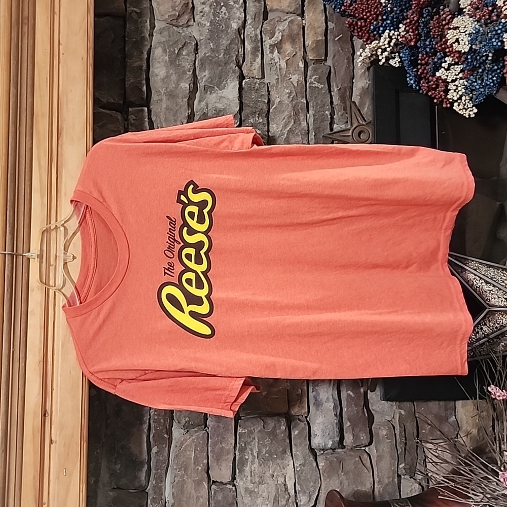 SALE⚡️REESE'S TEE SZ L
